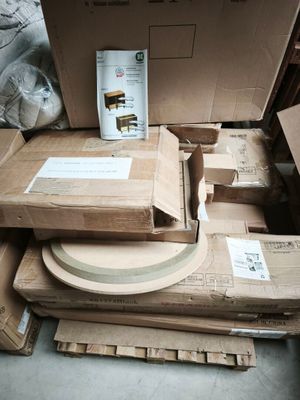 Palette de meubles et parties de meubles à monter, diverses …