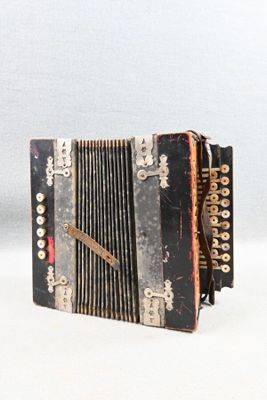 Accordéon diatonique début 20ème siècle, rayures et usures d…