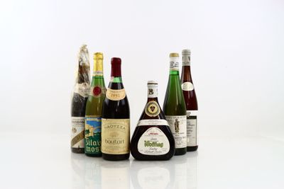 Réunion de 6 bouteilles de vin du Monde divers, en l'état.
