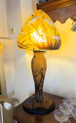 a lamp that is sitting on top of a table