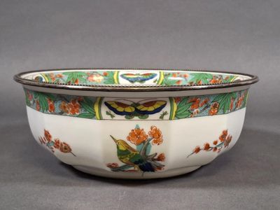 Limoges. Plat à légumes en porcelaine à décor de style Kakié…