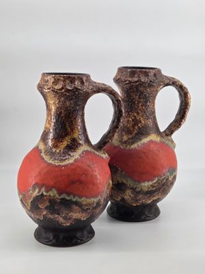 DUMLER & BREIDEN, Germany. Paire de pichet en céramique.