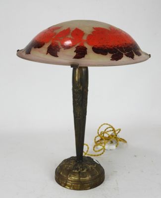 an image of a lamp with a red and white shade on top of it