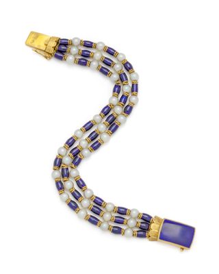 un bracelet en or, lapis-lazuli et perles, signé Van Cleef