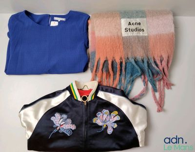 Lot composé d'une écharpe ACNE STUDIOS,d'une blouse et d'un …