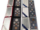 un coffret contenant six pièces américaines différentes