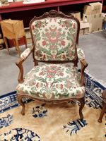Fauteuil et chaise en noyer, mouluré et sculpté. (photo 2)