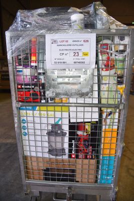 un panier d'achat contenant beaucoup d'articles