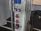 a picture of a machine that is sitting on a pallet