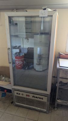 VITRINE froid négatif IBERNA à une porte.