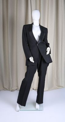 CHRISTIAN DIOR Monsieur Smoking en jersey et satin noir, com…