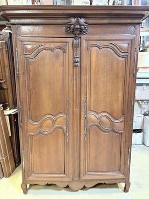 Armoire en chêne sculpté à décor de colombes , dormant sculp… - Photo 1