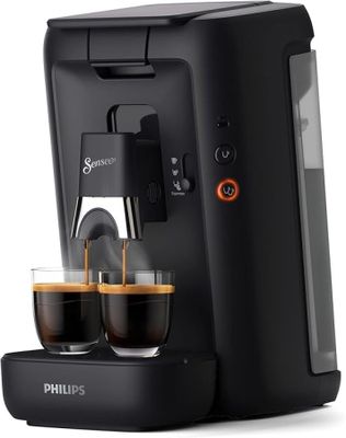 une machine à café noire avec deux tasses de café devant elle