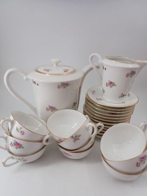 Service à café en porcelaine, comprenant : 1 verseuse, 1 pot…