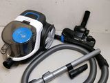 a vacuum that is sitting on a counter next to a hose