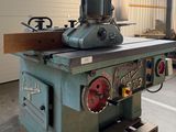 a machine that is sitting on a pallet in a garage