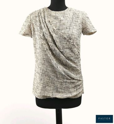 gros plan d'une robe sur un mannequin mannequin mannequin mannequin mannequin mannequin mannequin mannequin mannequin