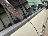 a picture of a car with a ruler on the side of it