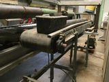 une image d'une machine en fonctionnement dans une usine