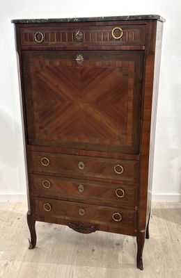 une photo d'une commode très jolie