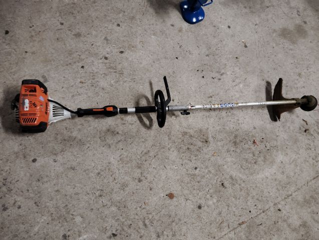 STIHL – débroussailleuse thermique de 2018. Fonctionne