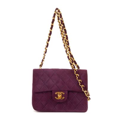 CHANEL - SAC à main modèle "Mini Suede Square Flap" en suédi…