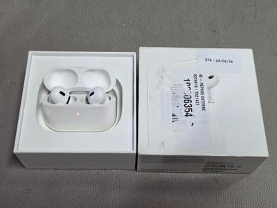 une boîte blanche contenant une paire d'AirPods