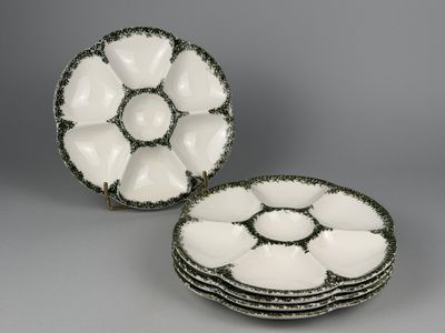 GIEN. Ensemble de cinq assiettes à coquillages en céramique …