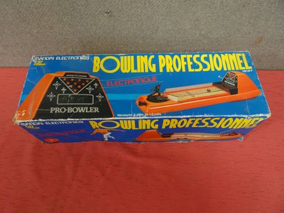une image représentant la boîte d'un jeu de bowling professionnel posée sur une surface rouge
