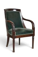 FAUTEUILS GONDOLES (suite de deux) en acajou et placage, dos… (photo 2)