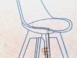 le dessin d'une chaise sur un morceau de carton