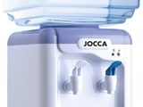 un distributeur d'eau surmonté d'un gobelet