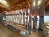 une grosse machine qui se trouve au milieu d'un bâtiment