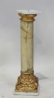 Sellette-colonne, le fût en marbre, le chapiteau corinthien …