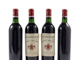 trois bouteilles de vin sont alignées sur une surface blanche