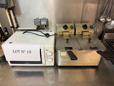 beaucoup de machines qui traînent sur le comptoir