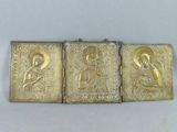 trois plaques métalliques plaquées or représentant Jésus et Marie