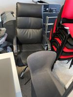 Un lot comprenant un fauteuil de bureau, une chaise coque en… (photo 2)