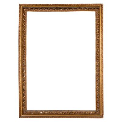 un cadre doré orné d'un motif décoratif sur fond blanc
