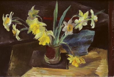 un tableau représentant des fleurs jaunes dans un vase posé sur une table