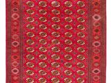 un tapis rouge à franges sur fond blanc