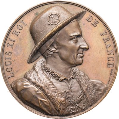 un gros plan sur une médaille de bronze représentant un homme coiffé d'un chapeau