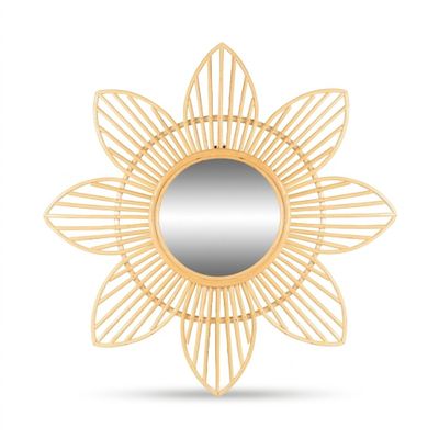 Le miroir en forme de soleil est en bois et doté d'un cadre métallique