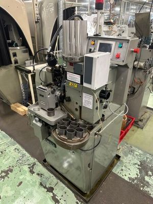l'image d'une machine installée dans une pièce