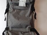 un sac à dos posé par terre
