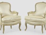 paire de fauteuils de style louis xv