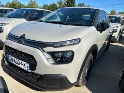 des SUV Citroën garés dans une aire de stationnement au sein d'un parking