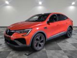 un 4x4 rouge garé dans un garage au sol en damier