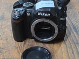 a camera sitting on a wooden table with a lens in front of it
