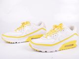 baskets Nike Air Max blanches et jaunes avec des lacets jaunes